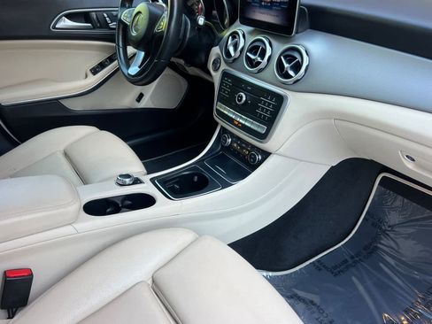 Used 2018 Mercedes-Benz GLA 250 4MATIC image 17