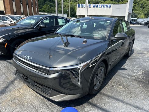 New 2026 Kia K4 FWD image 3