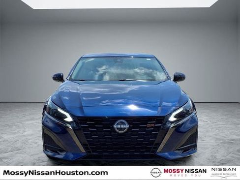 Certified 2023 Nissan Altima 2.5 SR FWD image 3