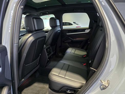 Used 2024 Porsche Cayenne S image 22
