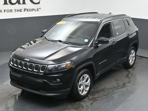 Used 2024 Jeep Compass Latitude AWD/4WD image 49