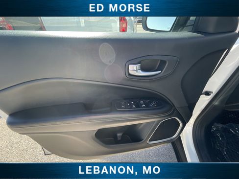 Used 2018 Jeep Compass Latitude w/ Popular Equipment Group FWD image 20