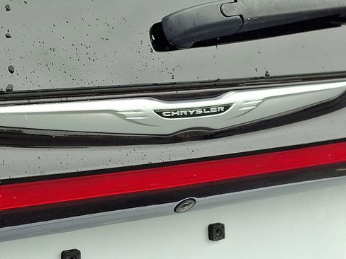 Used 2025 Chrysler Pacifica Select image 30