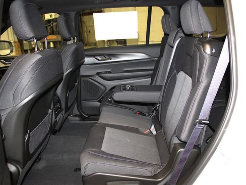 New 2026 Jeep Grand Cherokee L Laredo AWD/4WD image 28