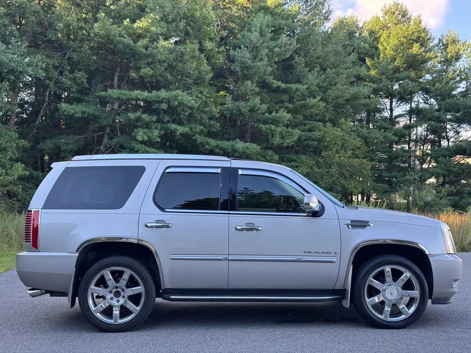 Used 2008 Cadillac Escalade AWD image 5