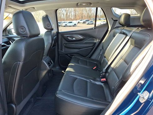 Certified 2022 GMC Terrain SLT w/ Infotainment Package II image 10