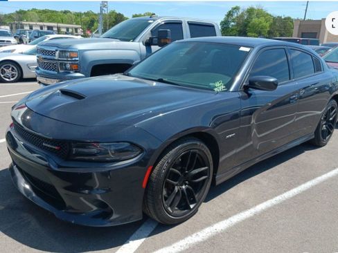 Used 2018 Dodge Charger R/T w/ Plus Group RWD image 2