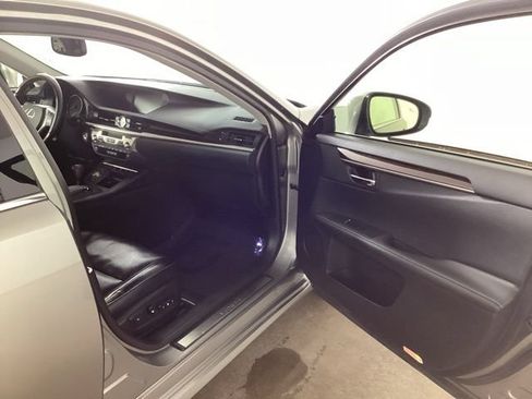 Used 2015 Lexus ES 350 w/ Luxury Package FWD image 18