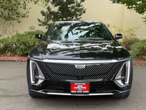 Used 2024 Cadillac Lyriq Luxury image 2