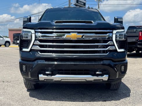 Used 2025 Chevrolet Silverado 3500 High Country w/ Technology Package AWD/4WD image 9