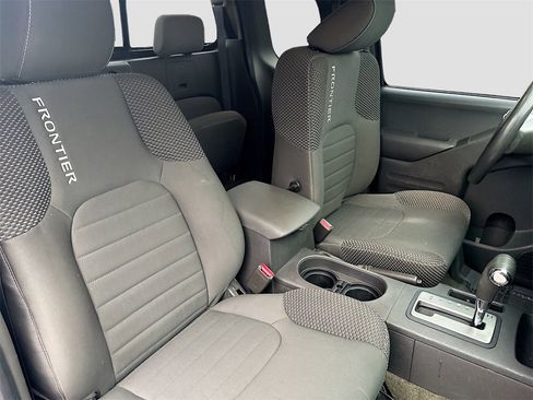 Used 2016 Nissan Frontier Desert Runner image 24