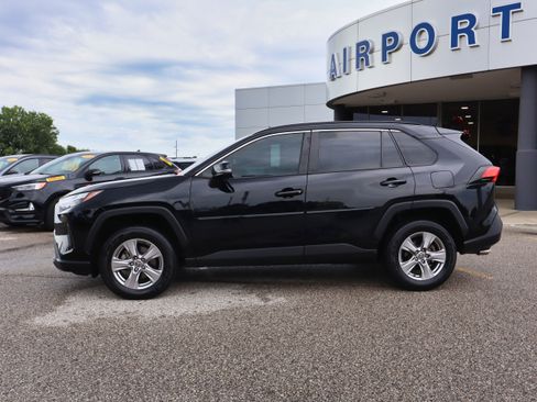 Used 2023 Toyota RAV4 XLE image 2