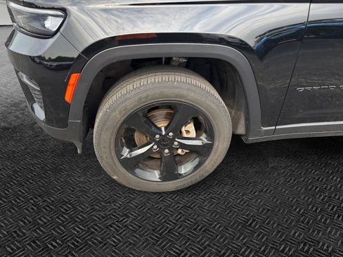 Used 2023 Jeep Grand Cherokee Altitude AWD/4WD image 11