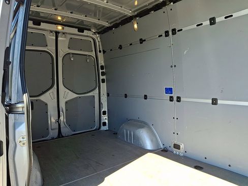 Used 2021 Mercedes-Benz Sprinter 2500 w/ Driver Convenience Package image 11