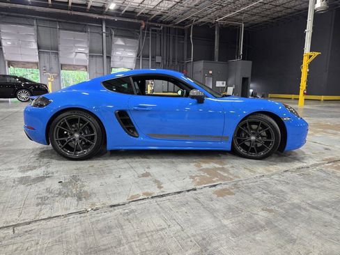 Used 2023 Porsche 718 Cayman w/ Premium Package RWD image 7