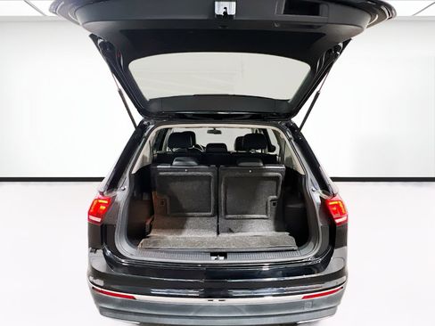 Used 2018 Volkswagen Tiguan SE w/ Panoramic Sunroof Package image 19