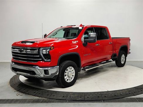 Used 2024 Chevrolet Silverado 3500 LTZ w/ LTZ Plus Package image 3
