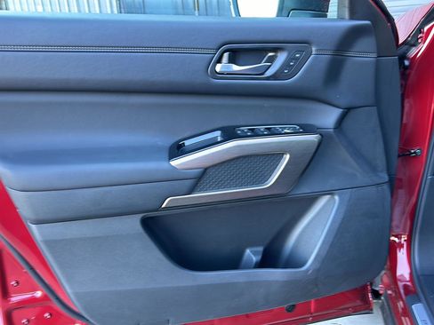 New 2025 Nissan Pathfinder Platinum image 12