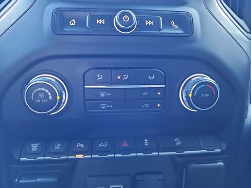 Used 2025 Chevrolet Silverado 2500 Custom w/ Custom Value Package image 28