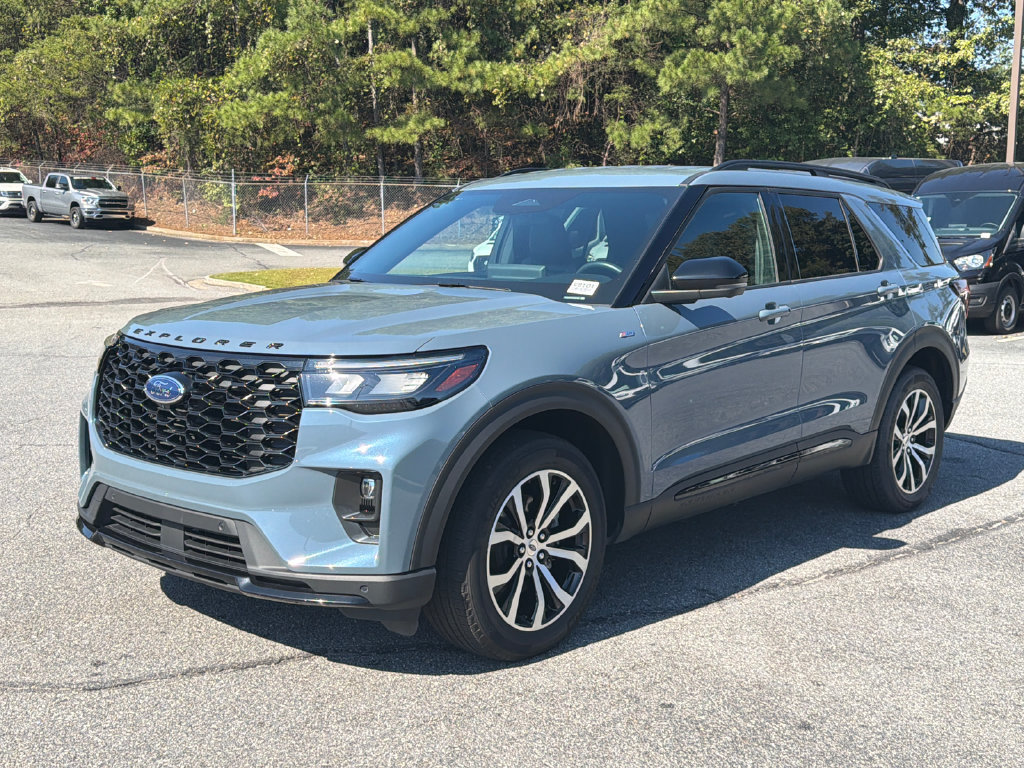 Used 2025 Ford Explorer ST-Line AWD/4WD image 3