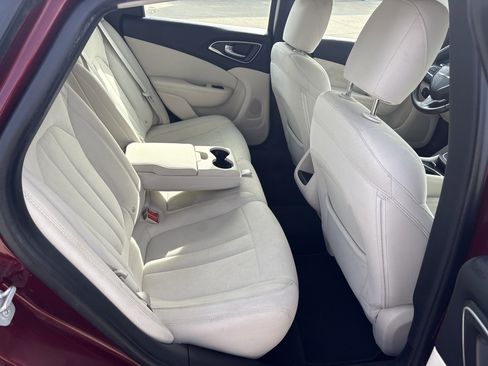 Used 2016 Chrysler 200 Limited w/ Convenience Group image 7