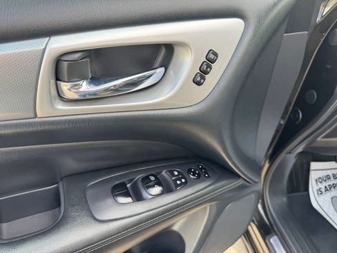 Used 2017 Nissan Pathfinder SL image 26