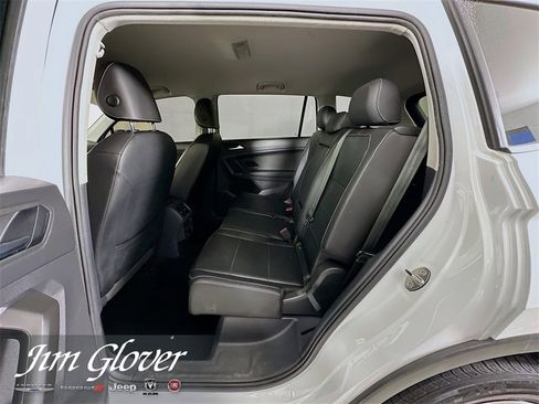 Used 2021 Volkswagen Tiguan SE image 16