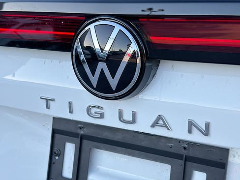 Used 2025 Volkswagen Tiguan S image 11