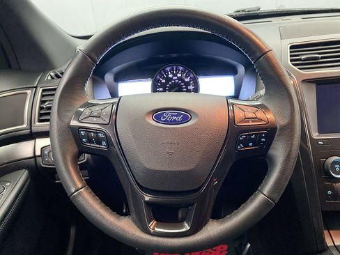 Used 2019 Ford Explorer XLT w/ Equipment Group 202A AWD/4WD image 16