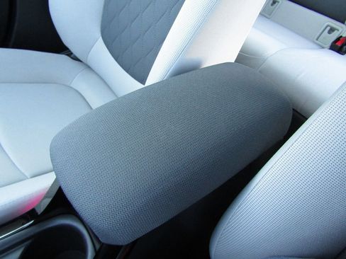 Used 2022 Toyota Corolla LE image 20