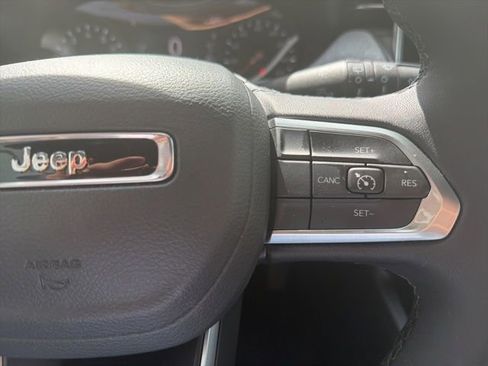 Used 2024 Jeep Compass Latitude AWD/4WD image 8