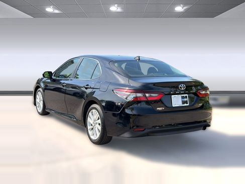 Used 2024 Toyota Camry LE image 3