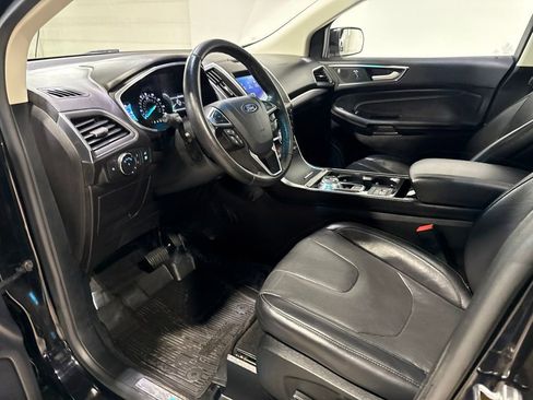 Used 2019 Ford Edge Titanium w/ Equipment Group 301A AWD/4WD image 22