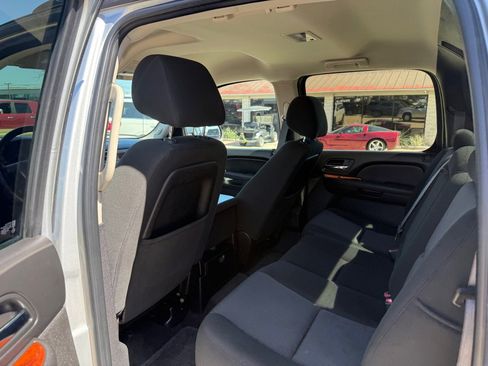 Used 2011 Chevrolet Avalanche LS image 17