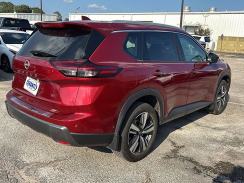 Used 2025 Nissan Rogue SL FWD image 7
