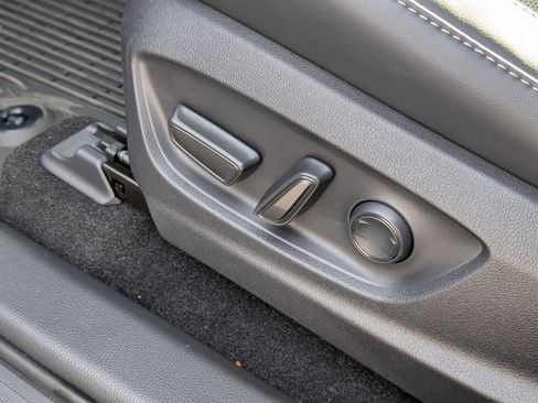 New 2025 Toyota Crown Signia image 27