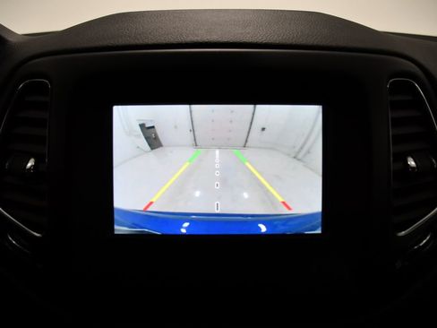Used 2018 Jeep Compass Latitude w/ Popular Equipment Group AWD/4WD image 16