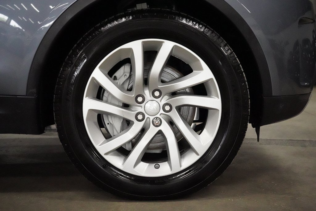Used 2018 Land Rover Discovery HSE AWD/4WD image 39