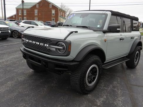 Certified 2022 Ford Bronco Badlands w/ Sasquatch Package image 3