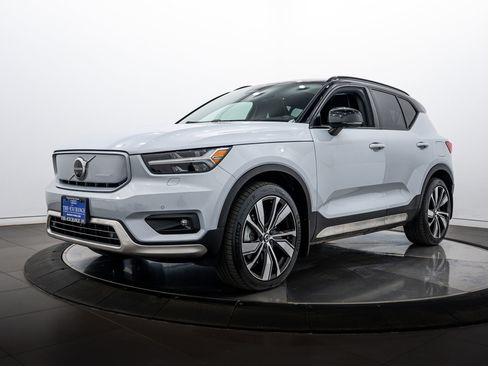 Used 2021 Volvo XC40 P8 Recharge image 7