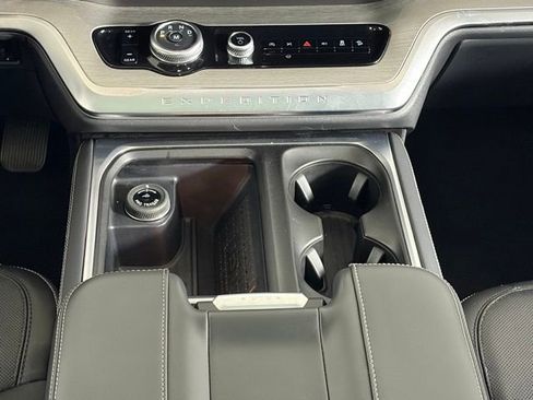 Used 2025 Ford Expedition Platinum image 21