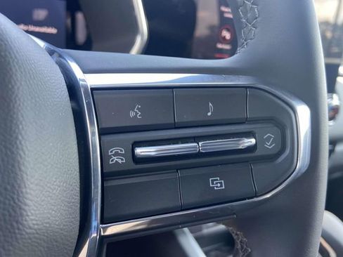 New 2025 GMC Canyon Elevation w/ Convenience Package image 16