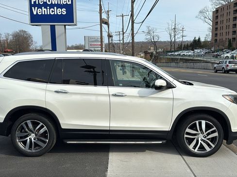 Used 2017 Honda Pilot Elite image 10
