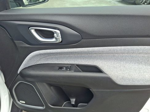 Used 2022 Jeep Compass Latitude w/ Sun and Sound Group image 10