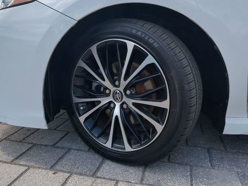 Used 2019 Toyota Camry SE FWD image 30