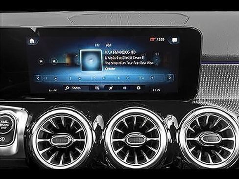 Used 2023 Mercedes-Benz GLB 250 4MATIC image 24