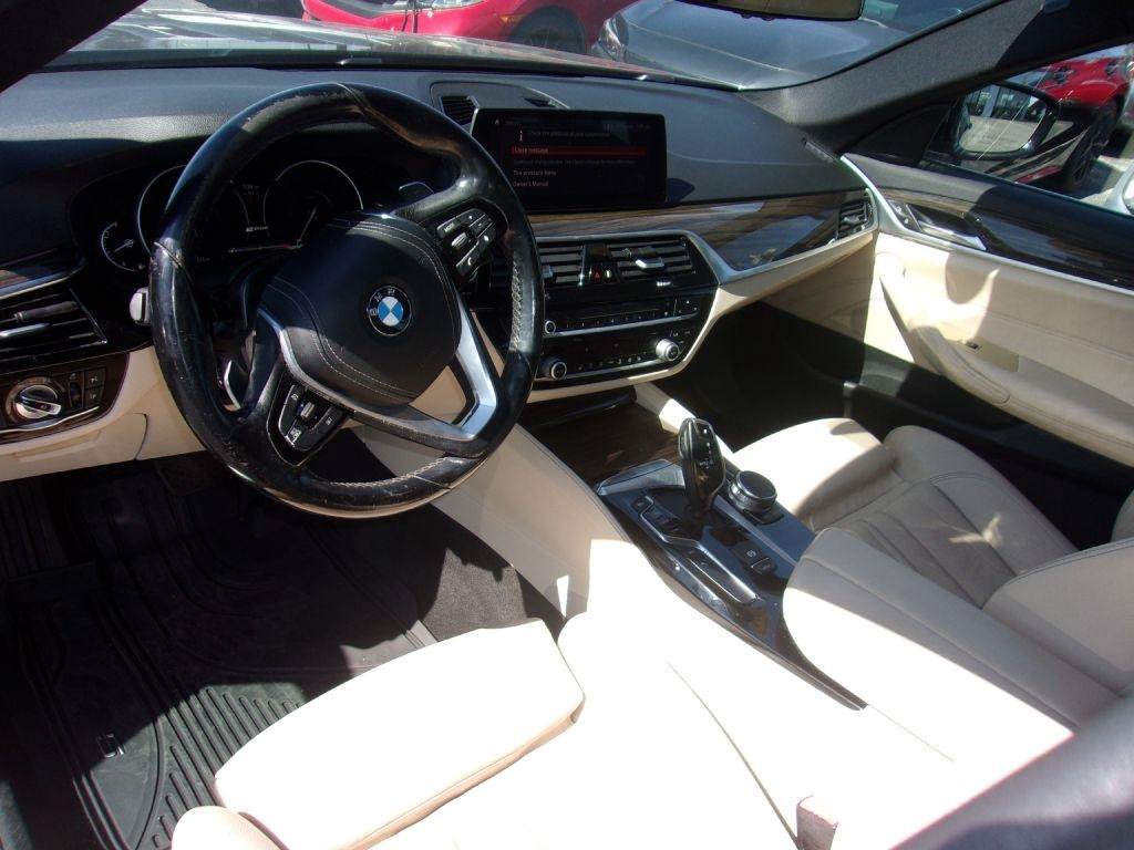 Used 2019 BMW 530e w/ Luxury Package RWD image 14