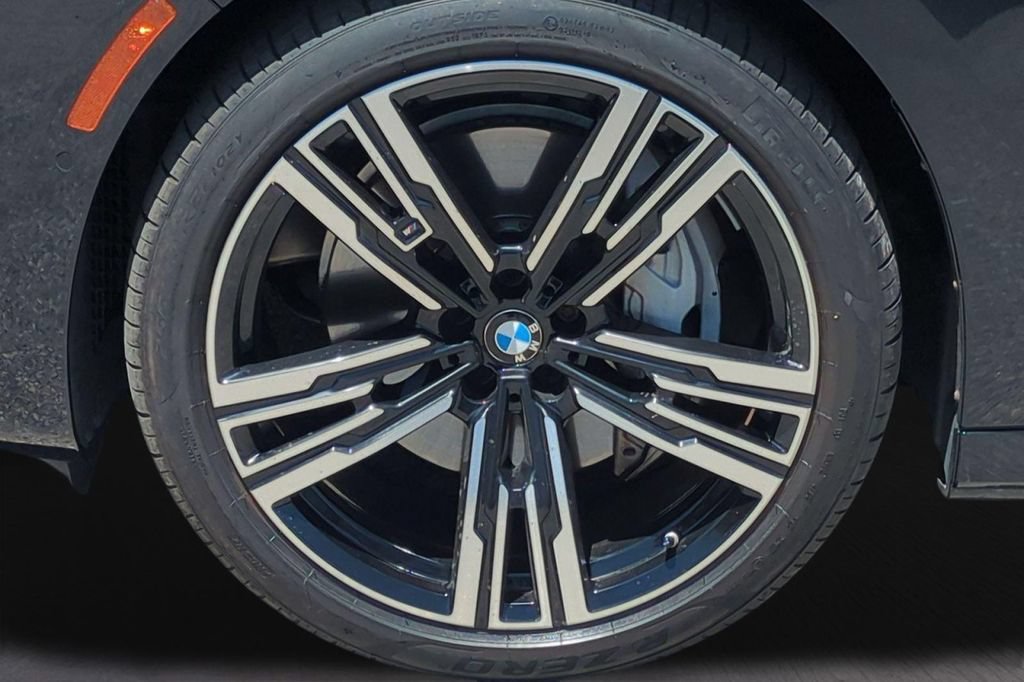 Used 2023 BMW 740i w/ Parking Assistance Package RWD image 22