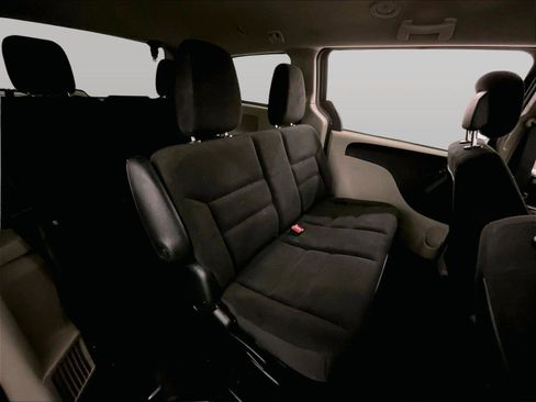 Used 2019 Dodge Grand Caravan SE image 26