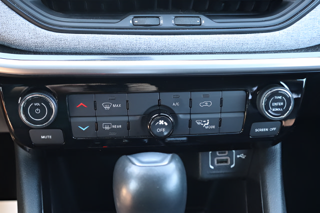 Used 2024 Jeep Compass Latitude AWD/4WD image 16